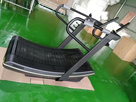 3mm Tabung Komersial Melengkung Treadmill Peralatan Gym Area Lari 1500*440mm