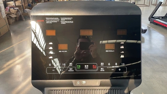 200kg Loading Treadmill Mesin Latihan Motor Daya 3.0 HP 2050 L * 950 W * 1600 H Mm
